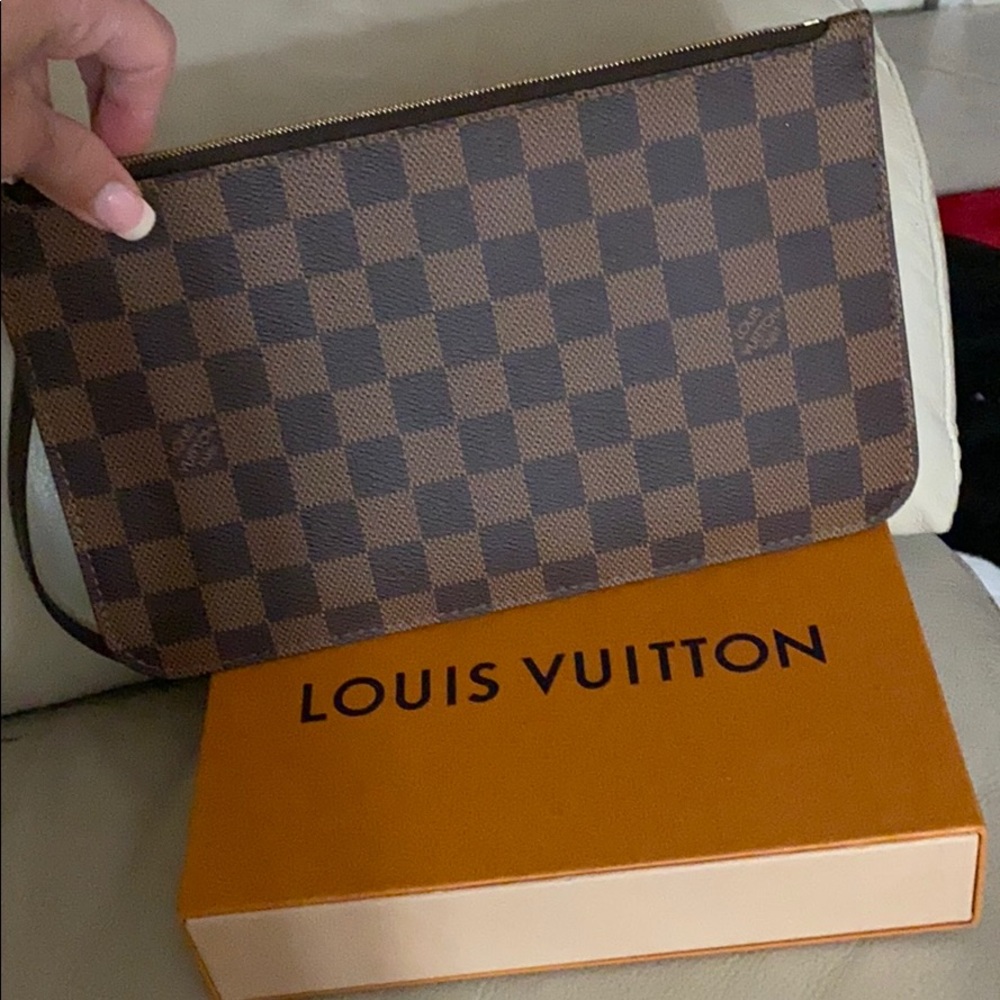 Louis Vuitton  damier pouch mm size